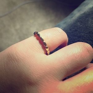 Small gold colored ring 💛